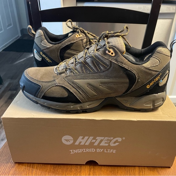 Hi-Tec Men's Gray and Black Athletic Shoes size 12 New - Picture 1 of 7